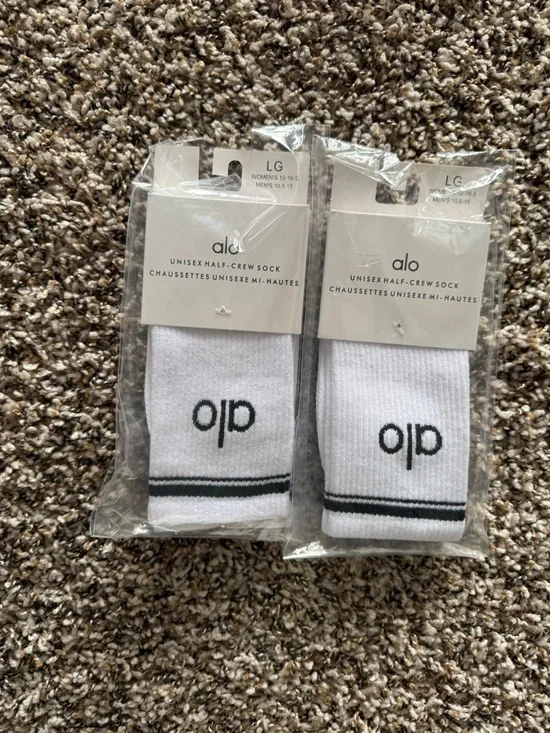 ALO Yoga Women's Crew Socks Pack - White, Mint, Pink, Light Blue, Black - Picture 3 of 6